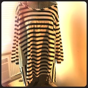 ONIQUE tunic black white striped patterns boatneck